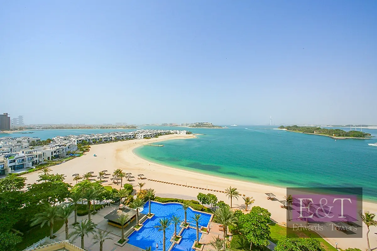 Exclusive |Upgraded and Furnished|Vacant|Sea View