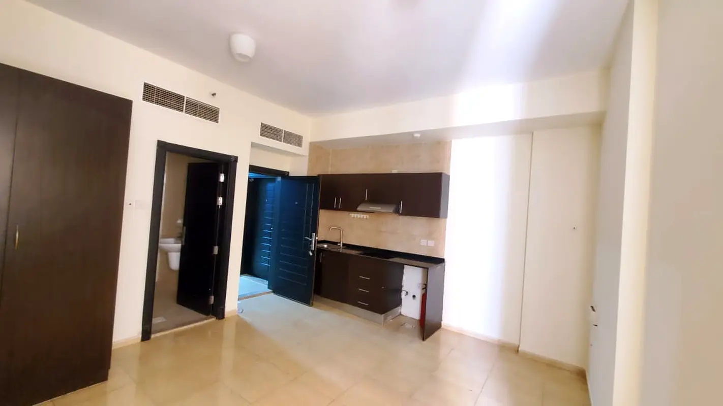 SPECIUOS STUDIO FLAT WITH WARDROBE CENTRAL AC/GAS NO DEPOSIT JUST IN 10K