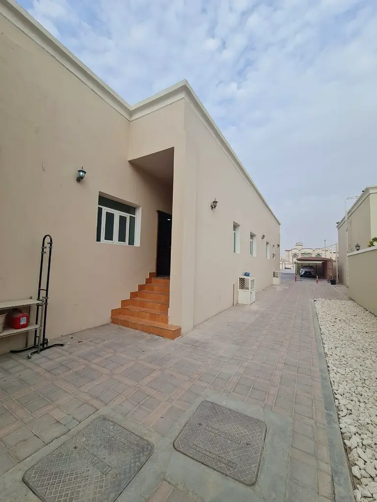 CHARMING 2 BEDROOMS HALL PRIVATE ENTRANCE WITH AND YARD TAWTHEEQ CONTRACT AT MBZ || 65K