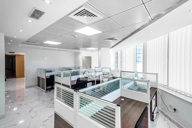 Fully Fitted Unit | 3 Parking | Lake View