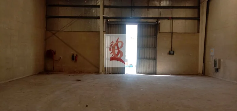 3120 SQFT GROUND WH, FULLY INSULATED, COMMERCIAL,  PRIME LOCATION
