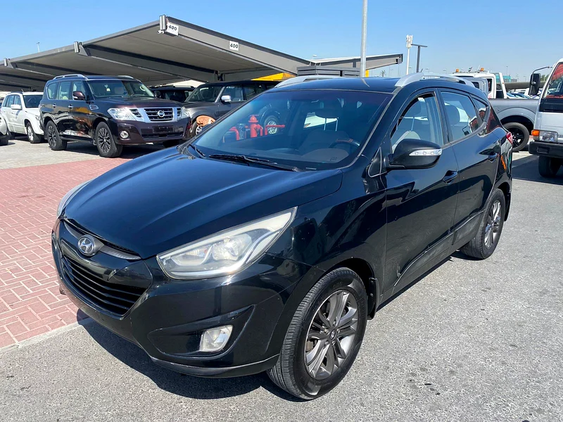 Hyundai tucson 2015 balck color GCC calen car63151843097347114