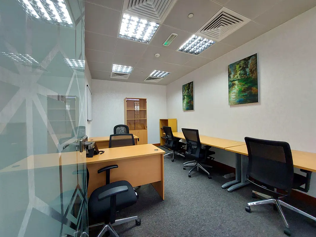 FULLY FURNISHED OFFICE - WORK COMFORTABLY
