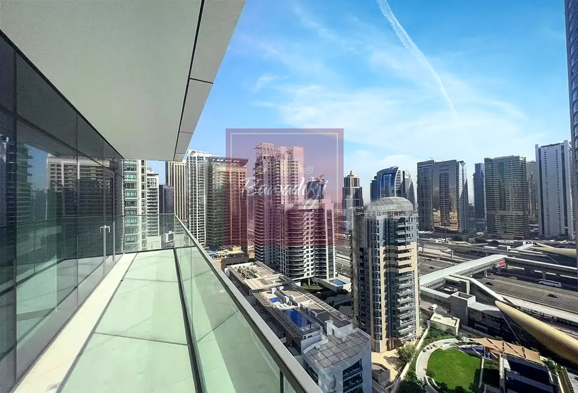 Large 1 Bed / JLT View / Powder Room