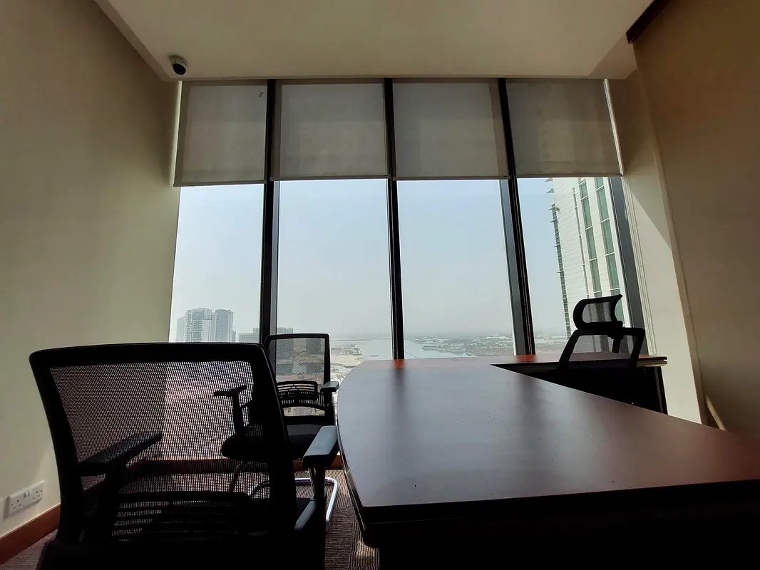 AMAZING SKYLINE  SEA VIEW OFFICE