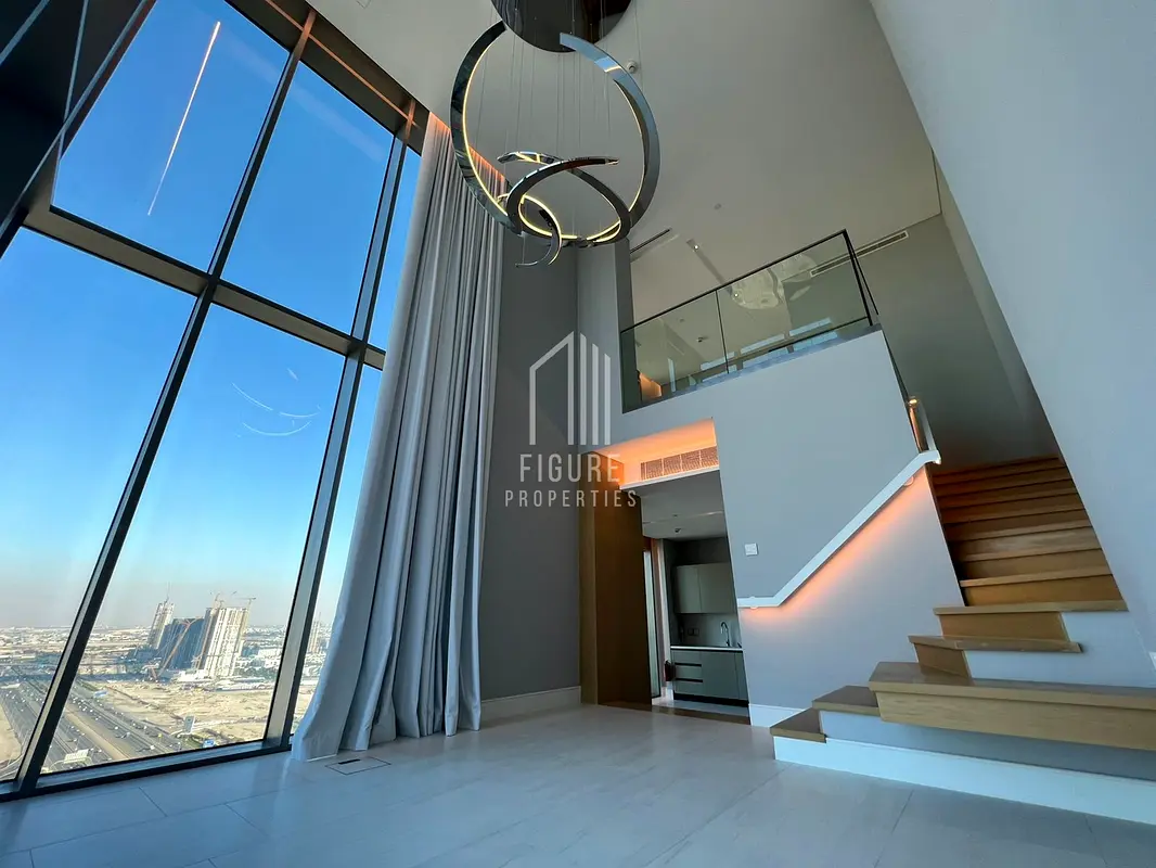 Corner Unit 1B/R Loft Apartment | Unique Layout | High Floor | Best Location