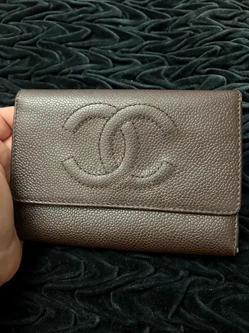 Chanel caviar medium fold wallet