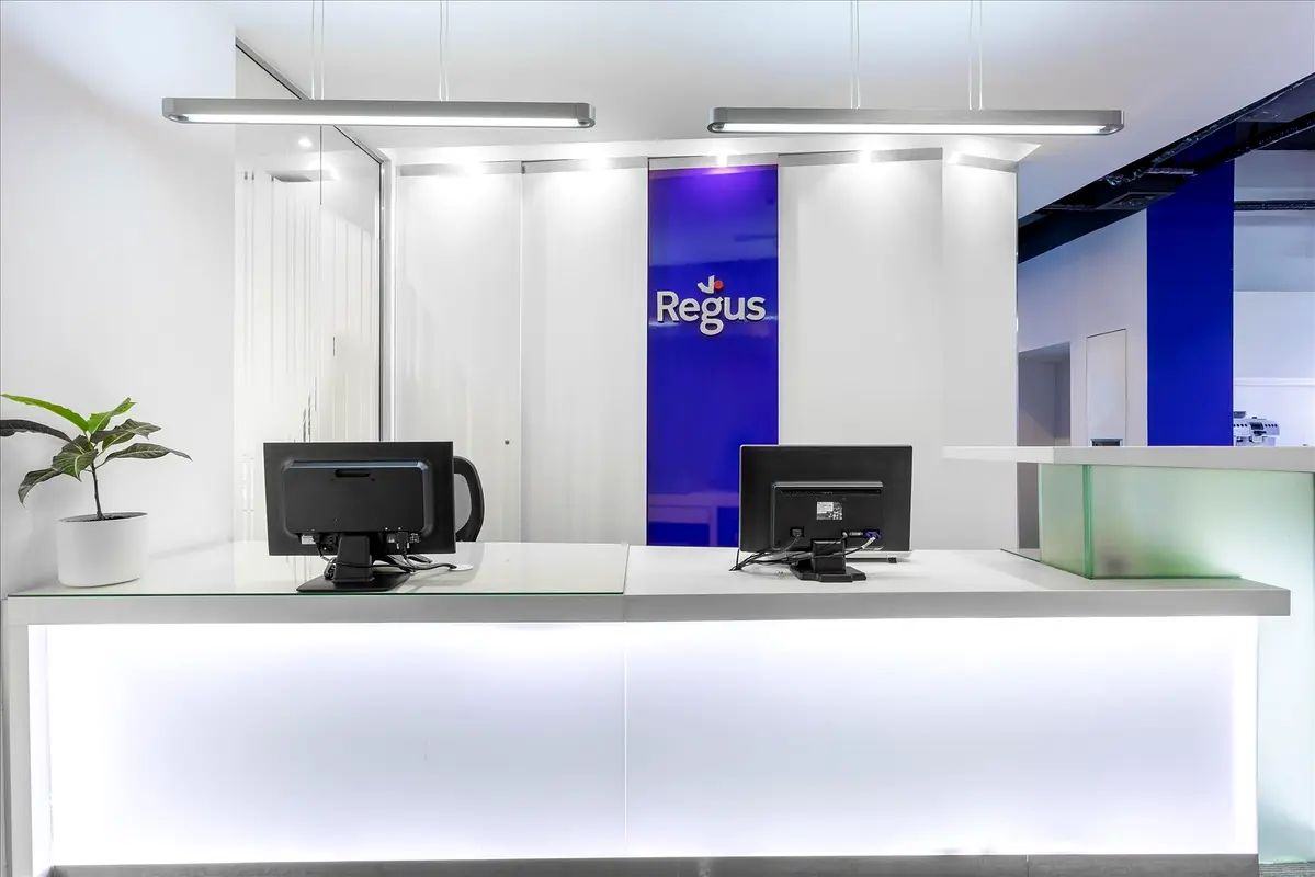 Move into ready-to-use open plan office space for 10 persons in DUBAI, The Greens