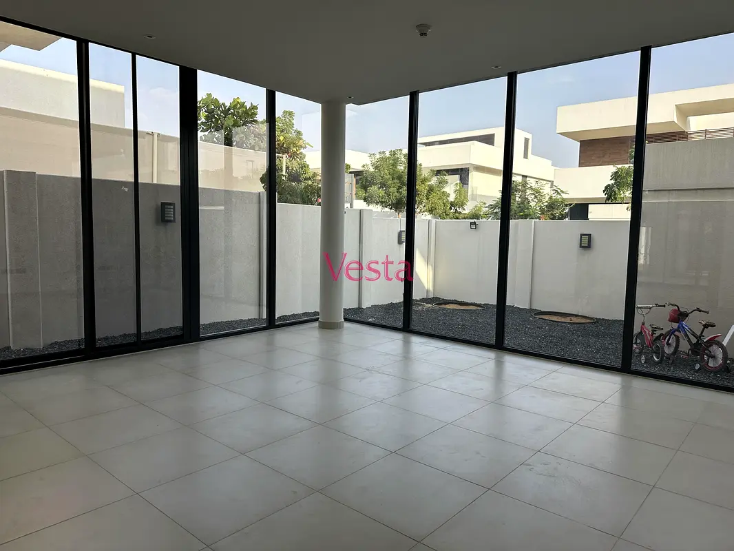 Beautiful single row villa and corner with fantastic view