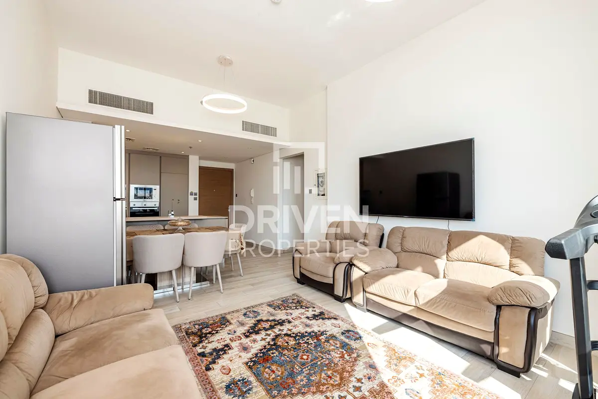 Motivated Seller and Fully Furnished Apt