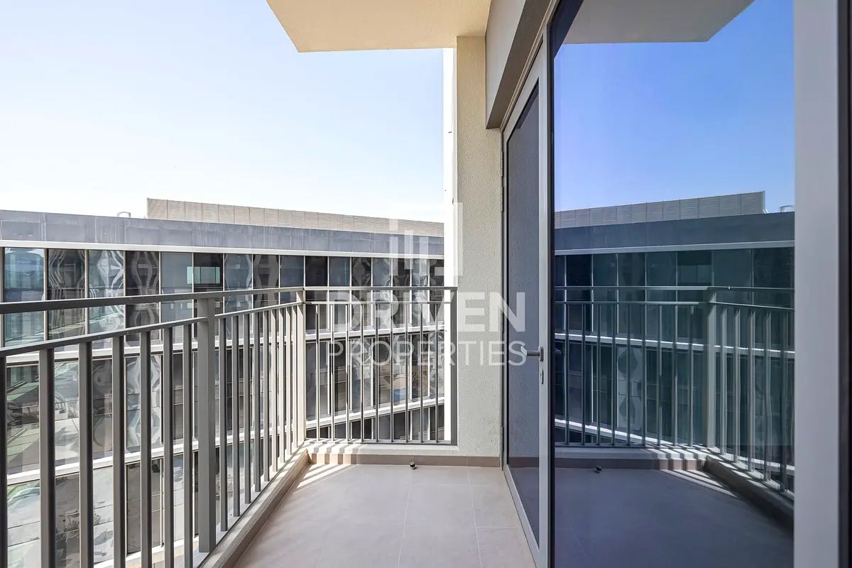 Amazing and Spacious Apt | On High Floor