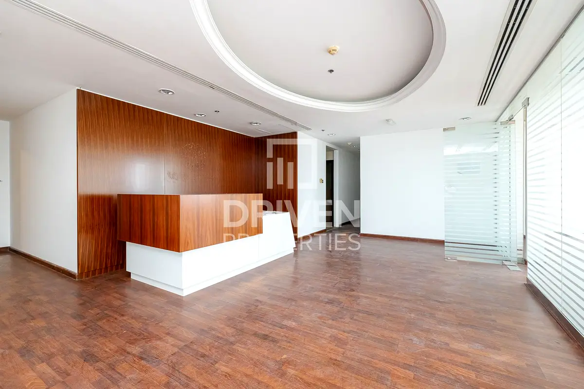 Best Location | High Floor | Huge Office