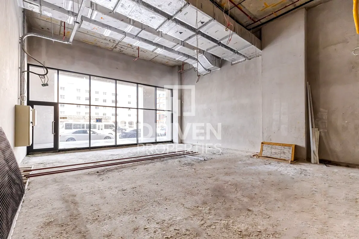 Large  Retail Space in a Prime  Building