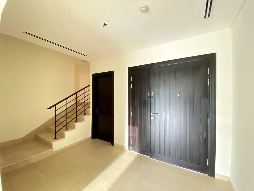 Exclusive ! Bright 1 BD Townhouse ! Rented ! Landscape Garden