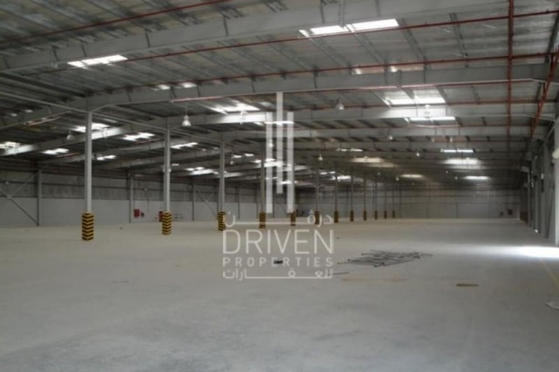 Well-kept Semi-fitted Warehouse for Sale