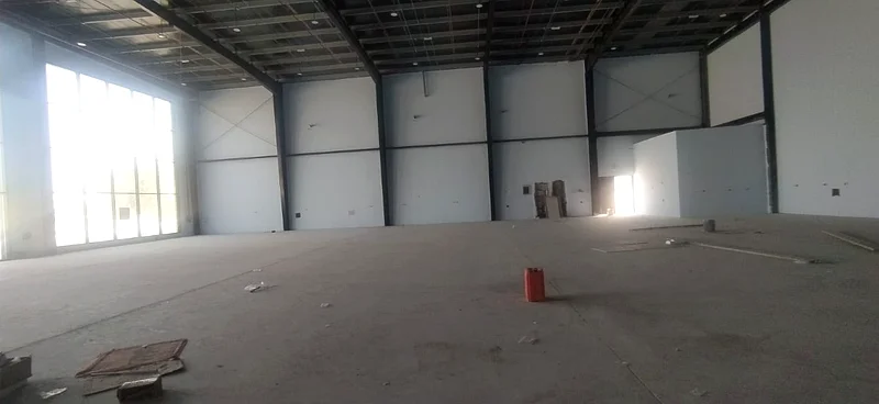 Warehouse with Showroom in industrial area 18