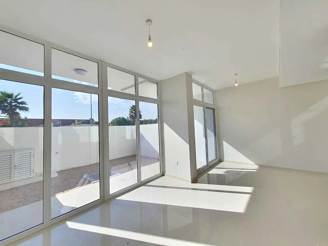 Best Offer l  Single Row  l  3 BR Townhouse  l