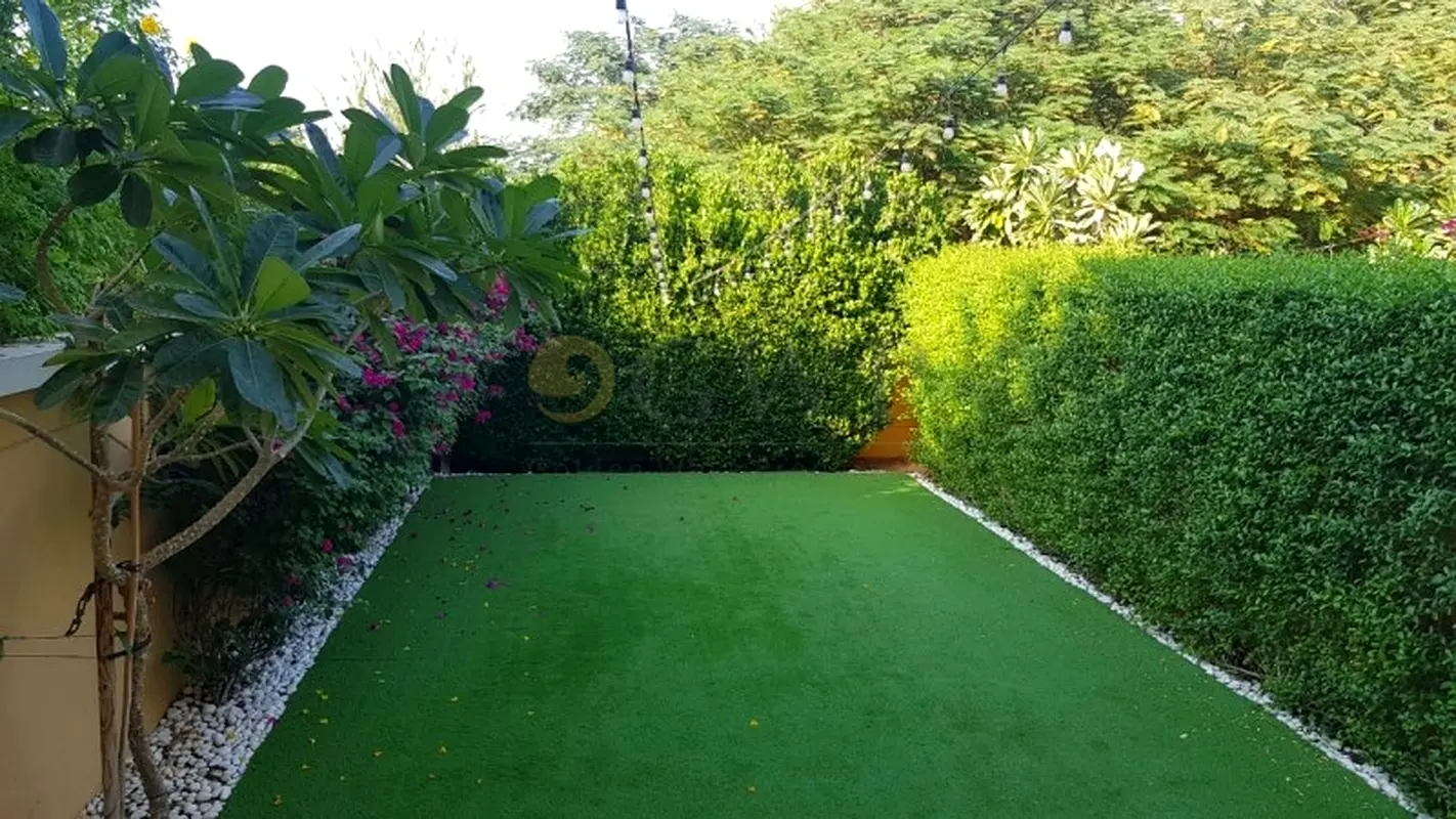 Single Row | Lush Green Garden | Pet Friendly |