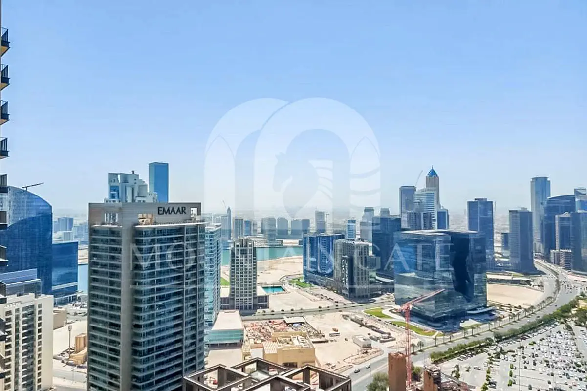 HIGH FLOOR BIG LAYOUT 2 BHK CLOSED KITCHEN CANAL VIEW VACANT