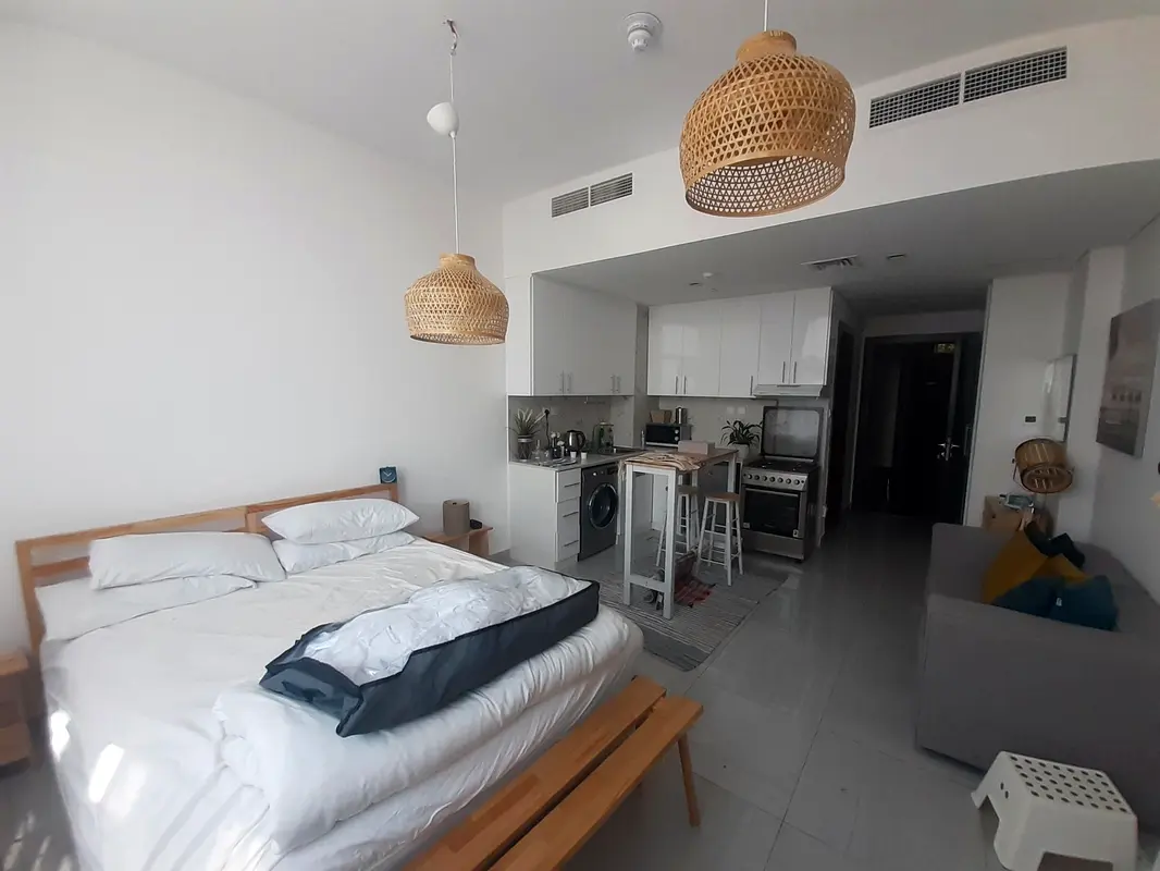 Bills included, modern, elegant, ample space