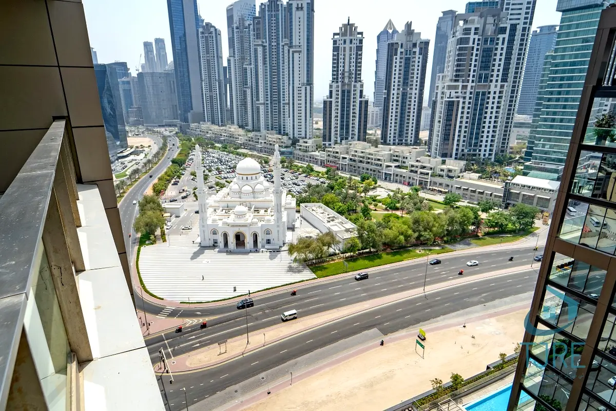 PERFECT LAYOUT l BOULEVARD VIEW l HIGH FLOOR