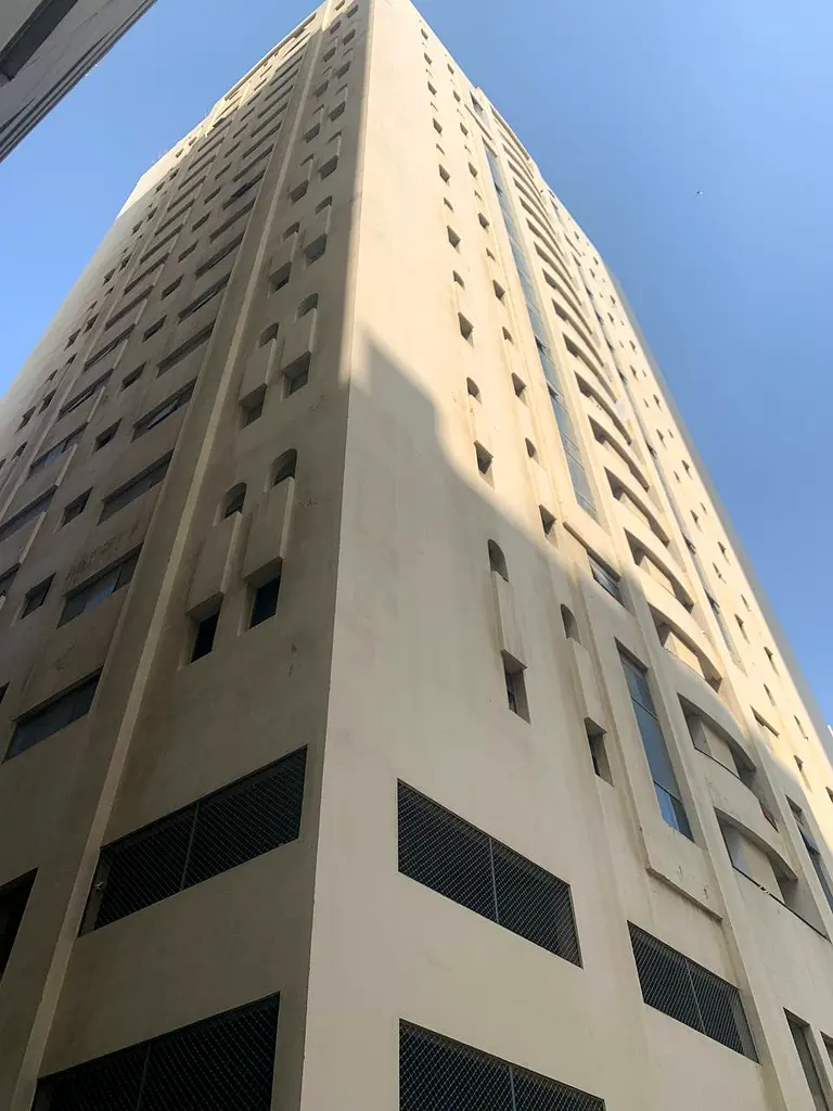 Residential/commercial building at a snapshot price with an excellent return on investment