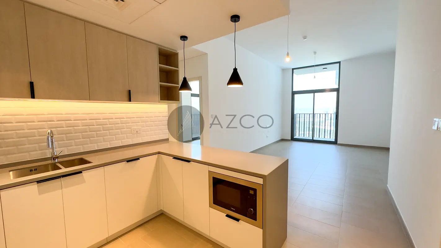 Modern | Fitted Kitchen | Park and Pool View