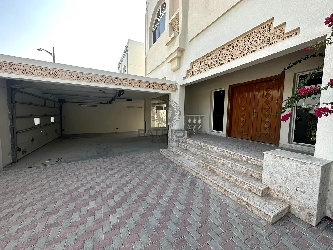 Commercial Villa  on Jumeirah Beach Road