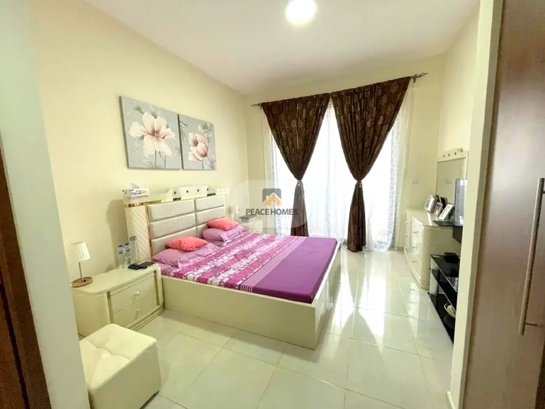 Ready To  Move  | Exquisite  1Bedroom  Home  | Massive Living
