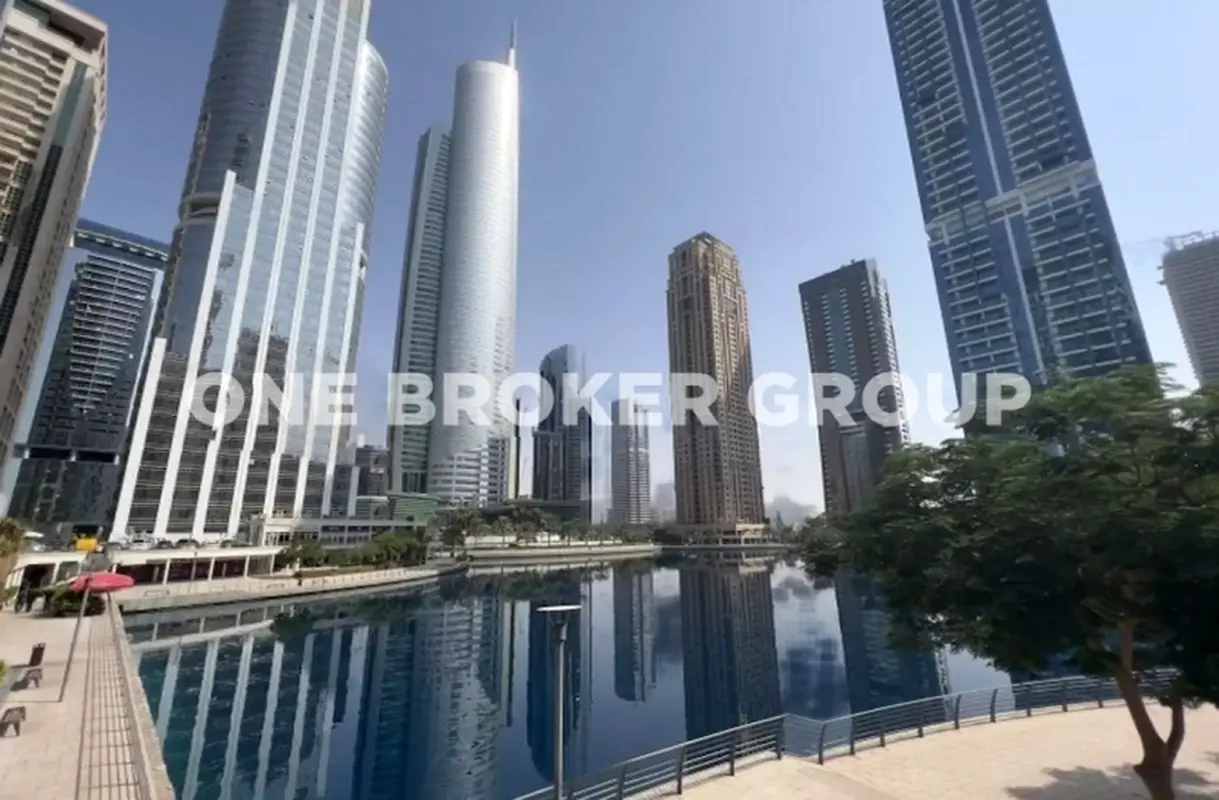 Corner Office | Balcony + 2 Carpark | Investors