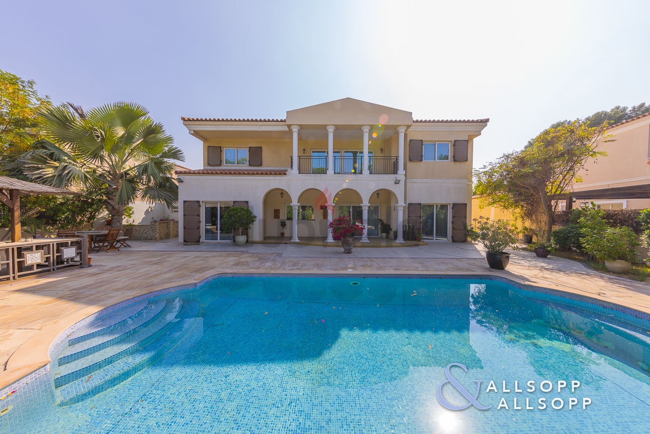 5 Bedroom | Immensely Private | Large Pool
