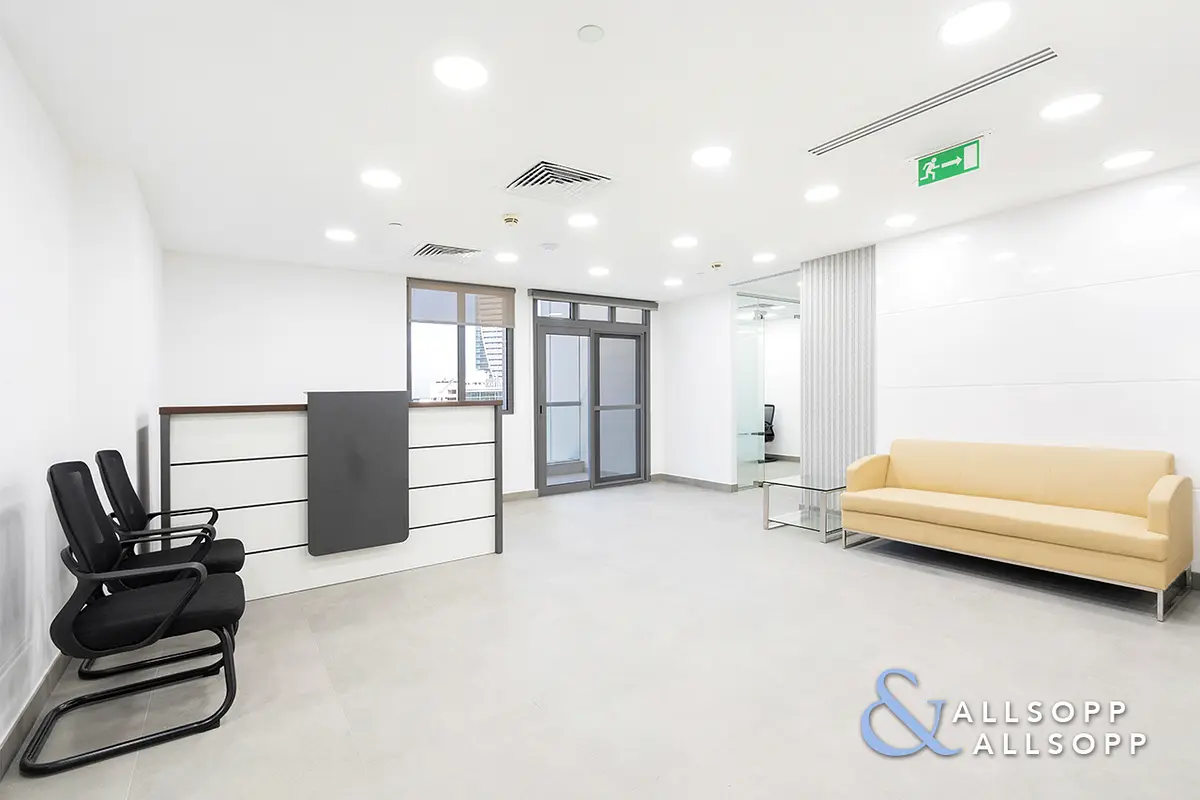 BRAND NEW FITOUT | FURNISHED | VACANT NOW