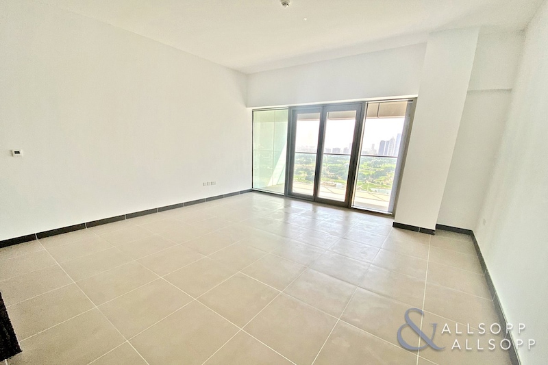 LARGE  MODERN 2 BED WITH GOLF COURSE VIEW
