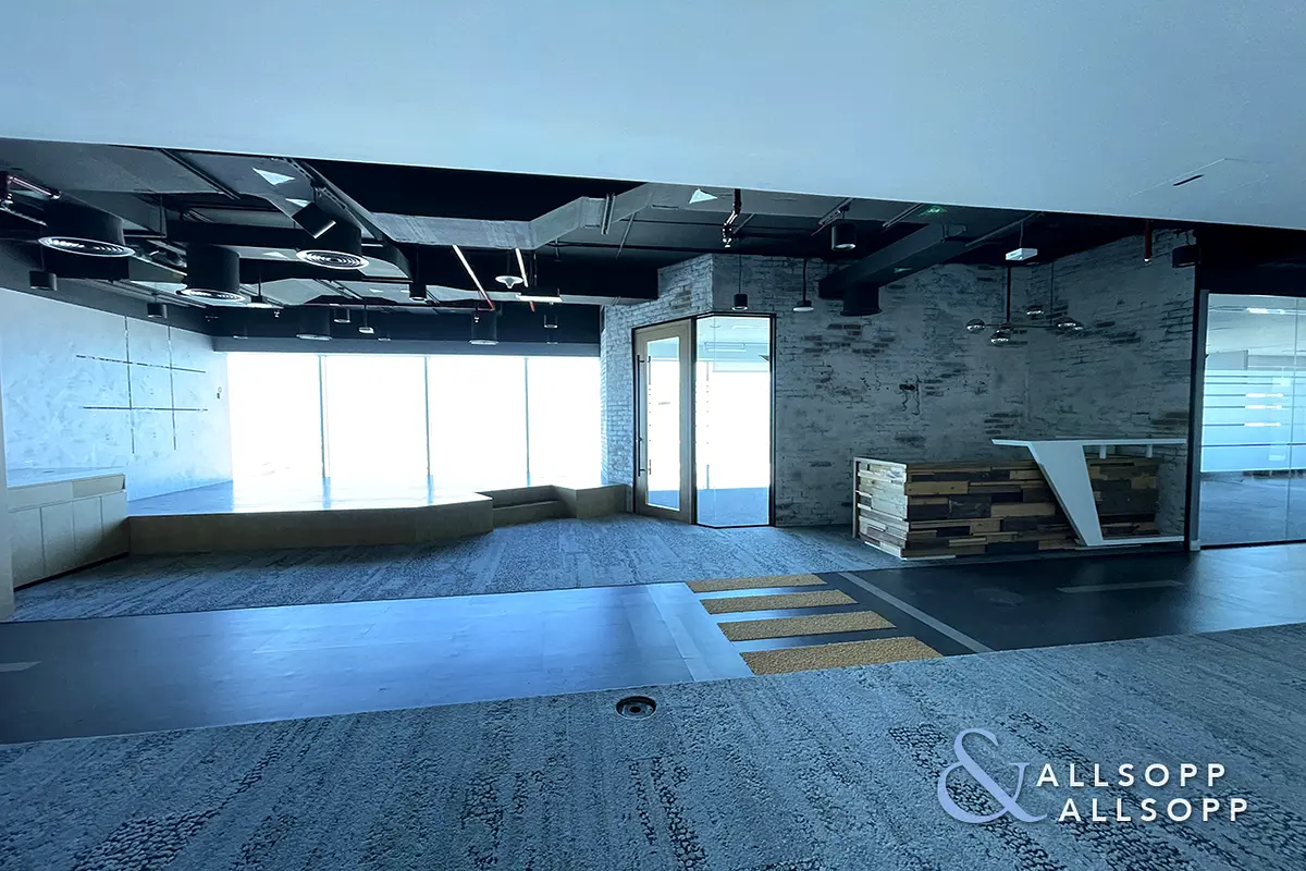High Floor | Close To The Metro | 14 Parking space