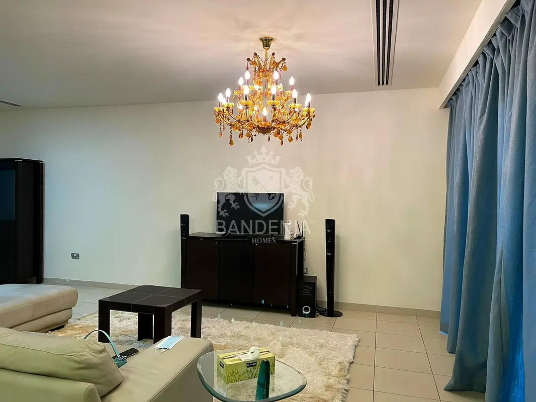 DREAM TOWNHOUSE| VACANT| PRIME LOCATION