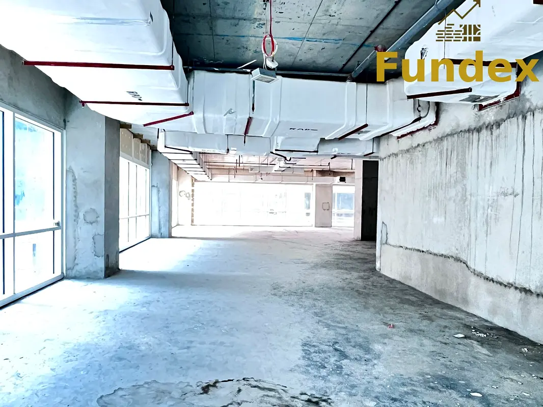Huge Combine Office | 6 Parkings