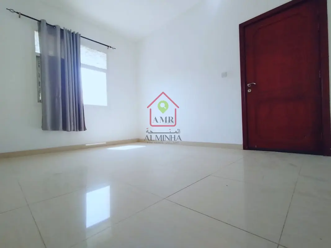 Spacious Apt| Basement Parking| Split Ac