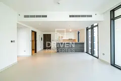 Apt W/ Huge Balcony And High-end Quality