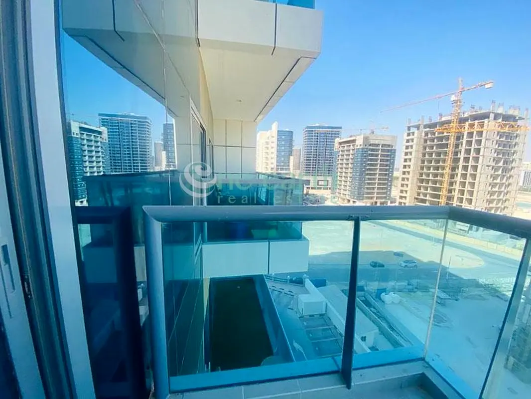 GOLF COURSE VIEW |SPACIOUS 1BHK | READY TO MOVE IN