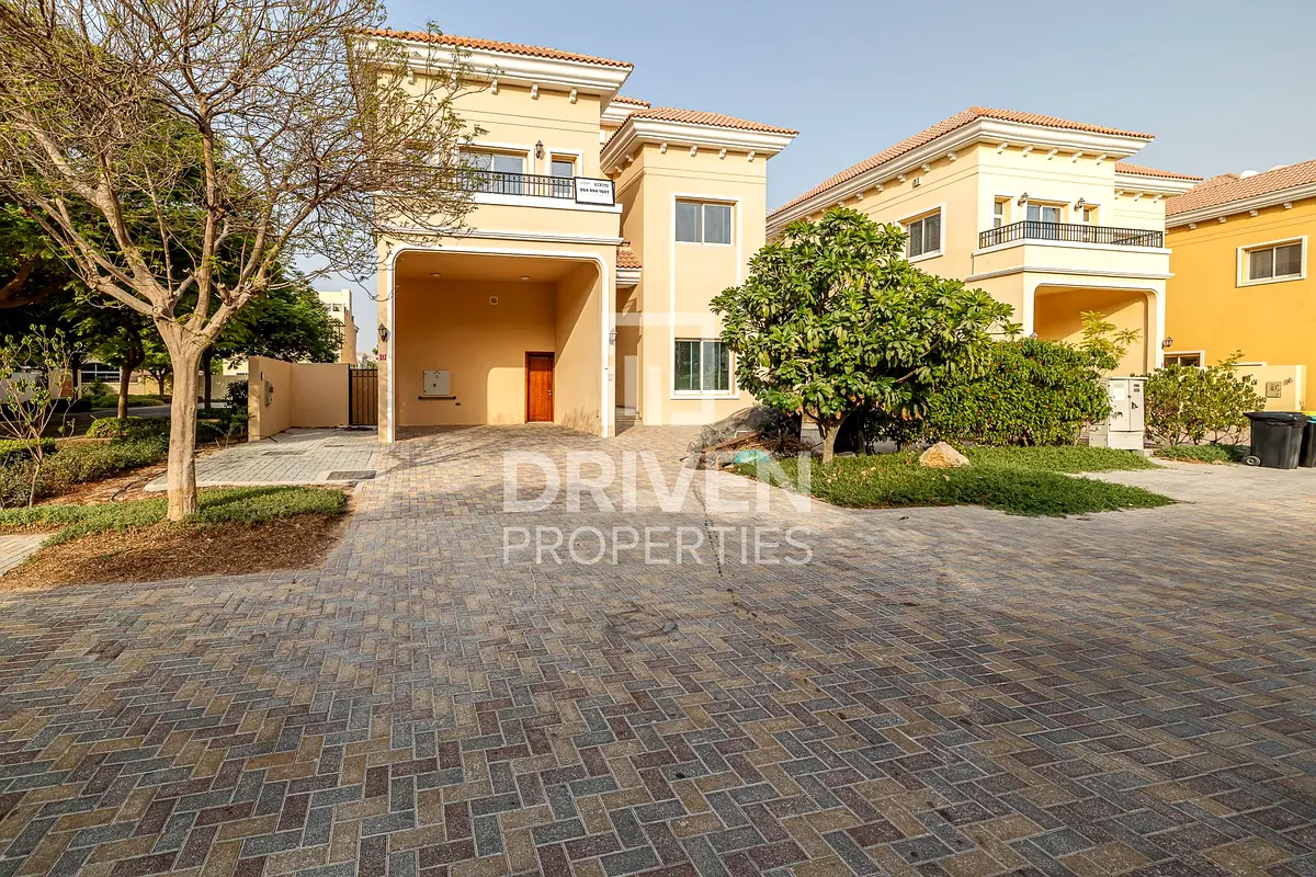 Single Row | Custom Build w/ Pool | Rare