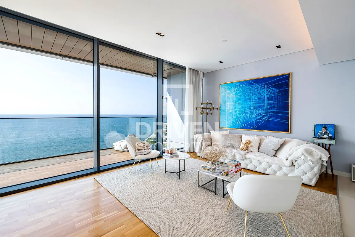 Elegant  Luxurious w/ Stunning Sea View