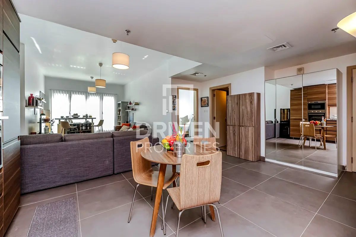 Furnished and Upgraded Unit | High Floor