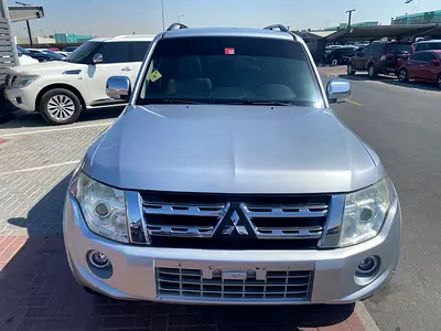 Mitsubshi pajero 2012 silver color GCC calen car