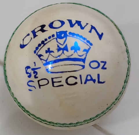 Brand new CROWN Special 51/2 oz Cricket Leather Ball - White