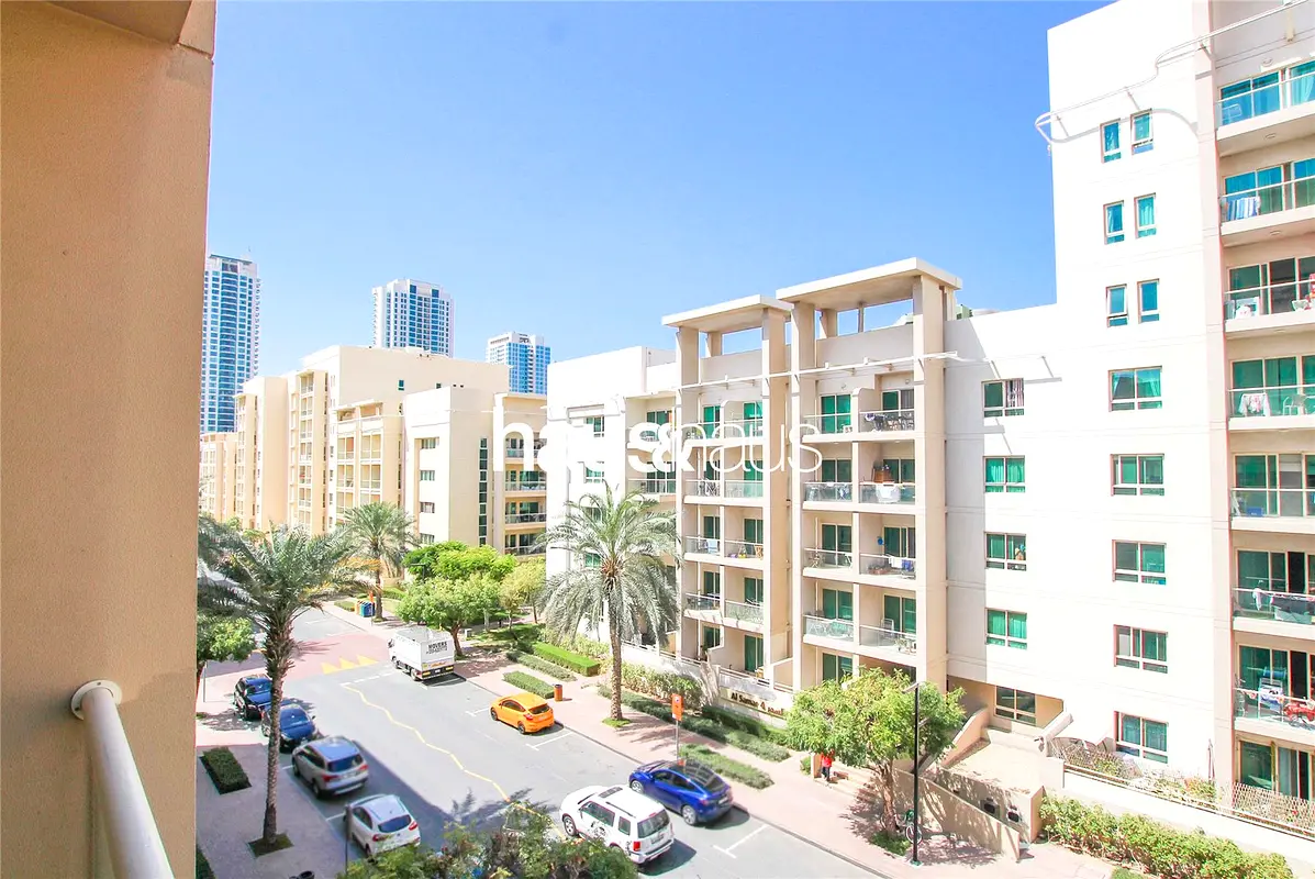 Vacant | High Floor | Spacious and Bright Layout