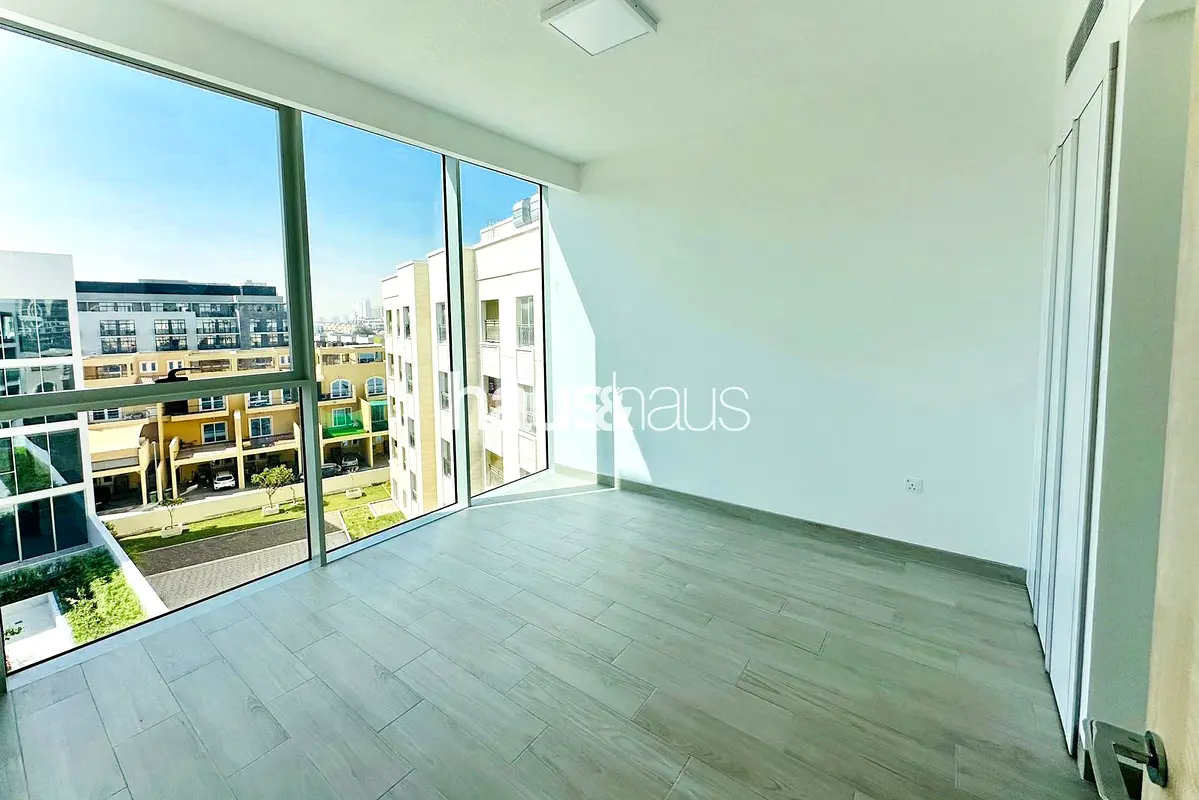 Exquisite 1 Bedroom plus Large Study Room in JVC