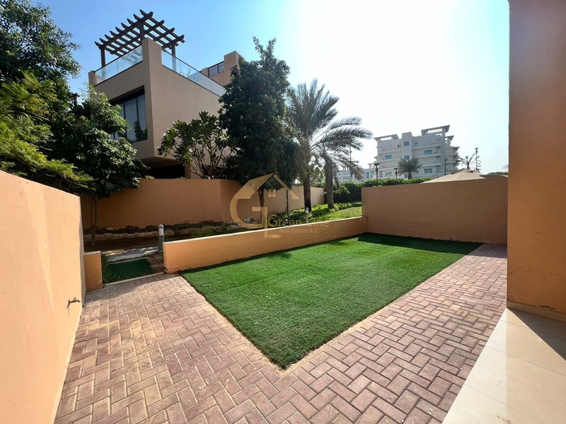 REDUCED RENT !Luxury Living Villa in Jumeirah Islands - G+2 with Maids and Landscaped Garden
