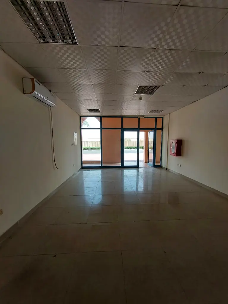 CLOSE TO MAIN ENTRENCE  EXIT 520SQFT FRONT SIDE SHOP AVAILABLE FOR RENT BEST FOR ANY BUSINESS