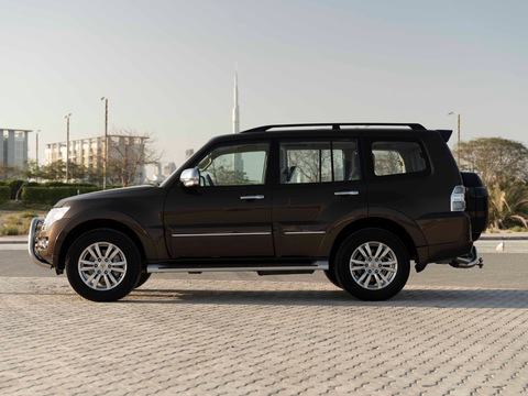 AED 1,494 PM • FLEXIBLE DP • 3.8L GLS • 12 MONTHS WARRANTY • FULL MITSUBISHI SERVICE HISTORY