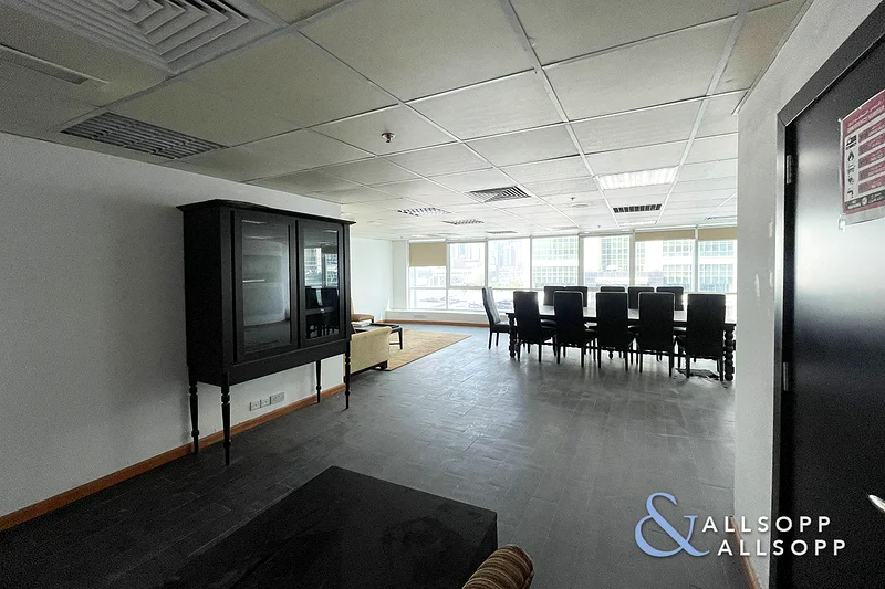 CLOSE TO METRO | EXCLUSIVE | VACANT